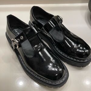 Stylish Black Women's Loafers with Buckle Detail—size 9